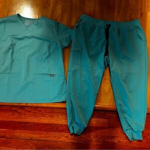 Figs Women’s Teal Scrubs Top & Jogger Bottom Set size 3XL